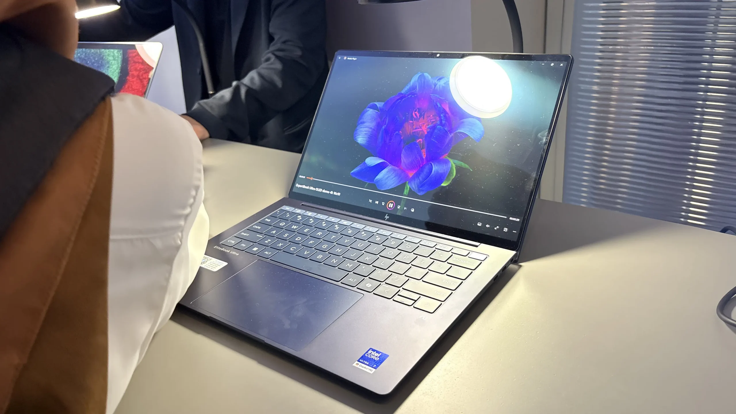 ASUS ExpertBook Ultra Punya Baterai Tahan Lama, Kerja Full Day Tanpa Perlu Charging