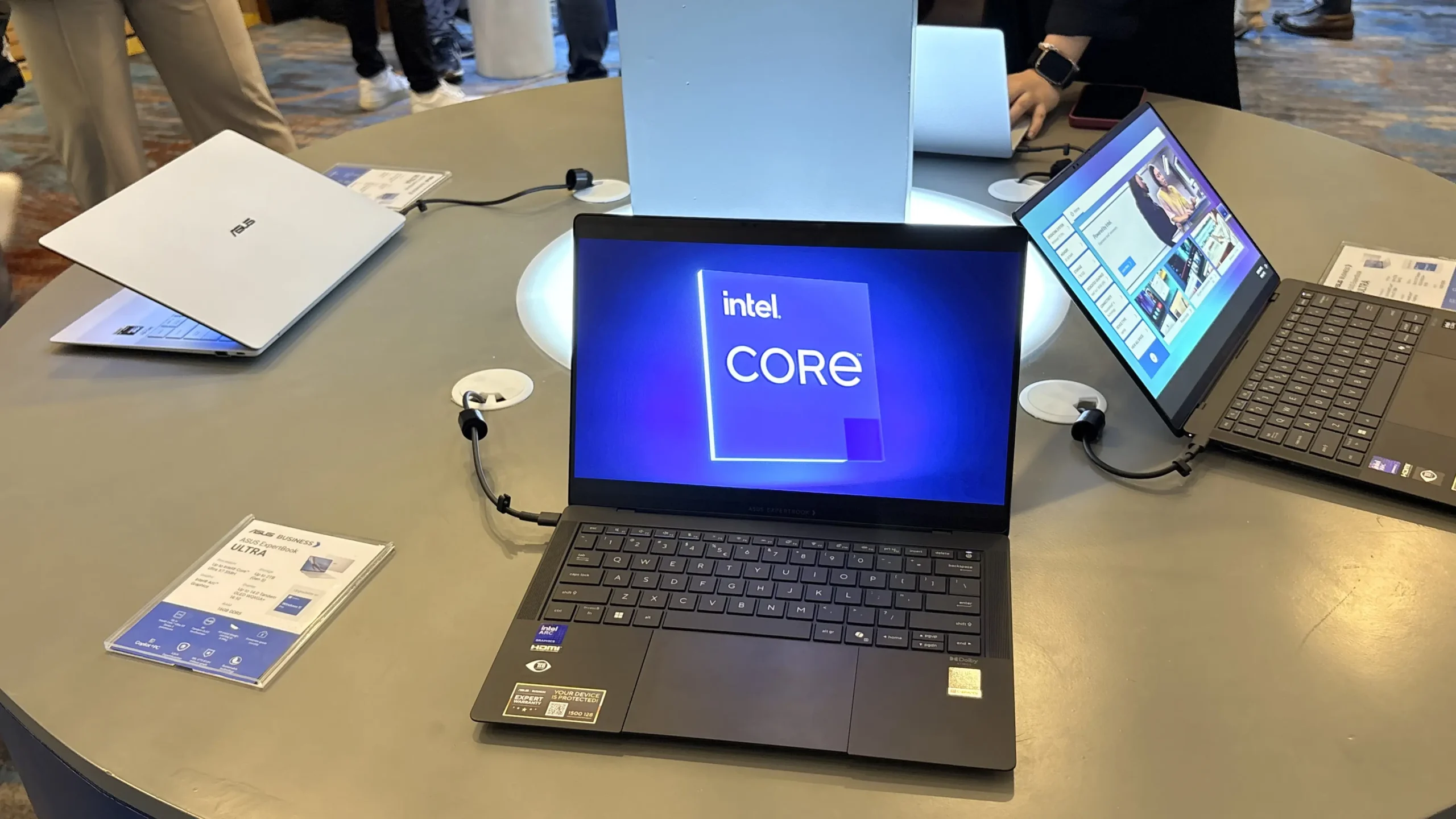 ASUS ExpertBook Ultra Punya Baterai Tahan Lama, Kerja Full Day Tanpa Perlu Charging