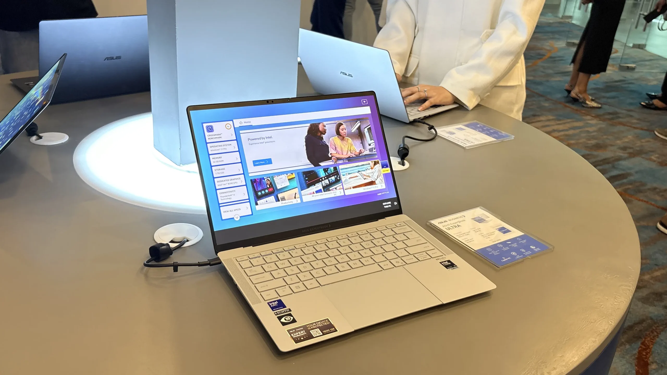 ASUS ExpertBook Ultra Punya Baterai Tahan Lama, Kerja Full Day Tanpa Perlu Charging